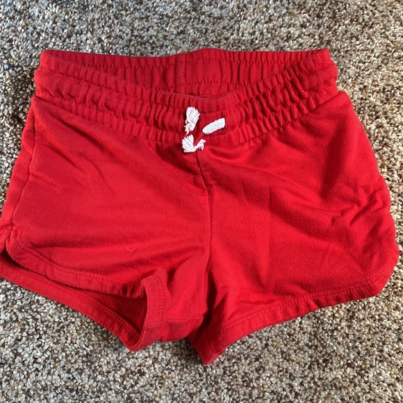 Girls size 4/5 bundle 3 tees and 2 shorts - Picture 6 of 6